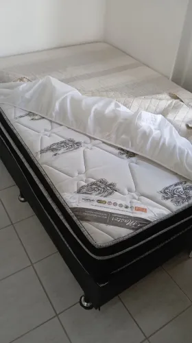 Cama Solteirão, ou Viúva, em excelente estado de conservação. Ótima oportunidade!