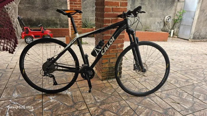 Bike Caloi Elite com suspensao Ar e freio Deore Hidráulico