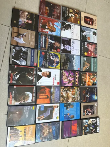 DVDs de música diversos R$30 cada um