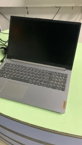 Notebook Lenovo i3 - 12°G - 4GB RAM - NVme 256