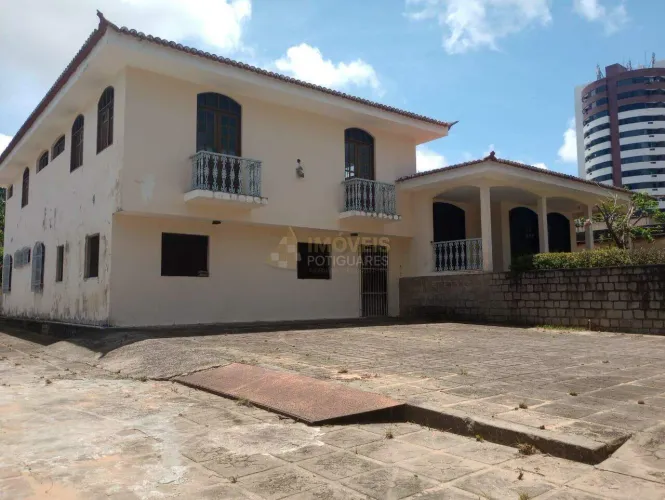 Excelente casa comercial com 450 m² de área contruída e 1.100 m² de terreno, servindo para
