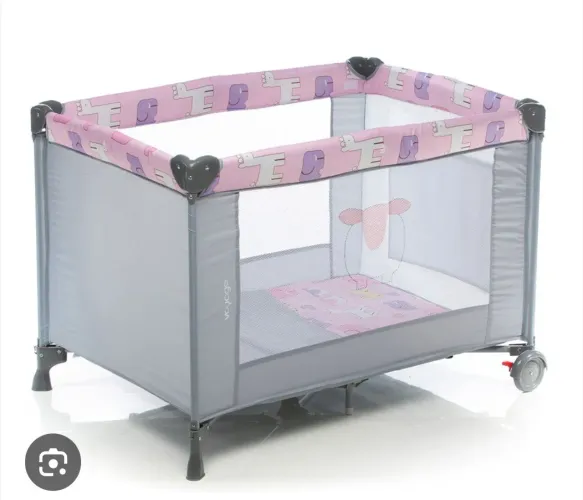 Vende se cercadinho rosa usado em boas condições marca Voyage 