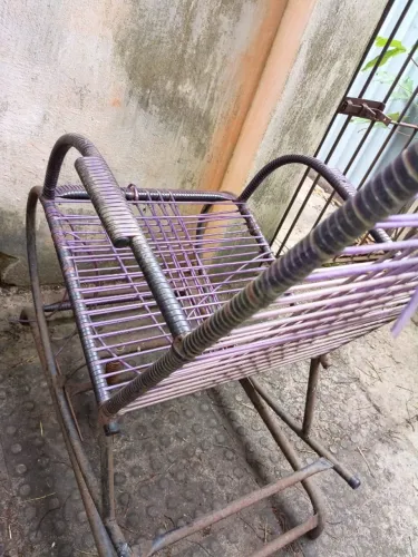 Cadeira de balanço de ferro revestida