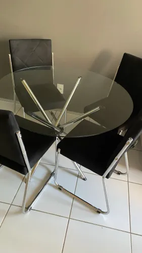 Mesa de vidro + 4 cadeiras