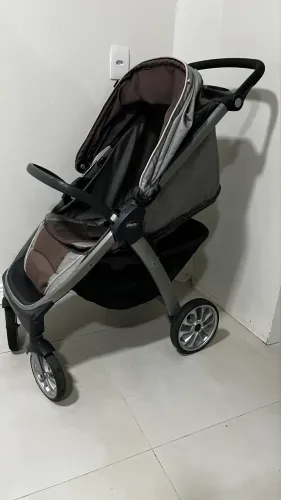 Carrinho de bebê travel system Chicco Bravo