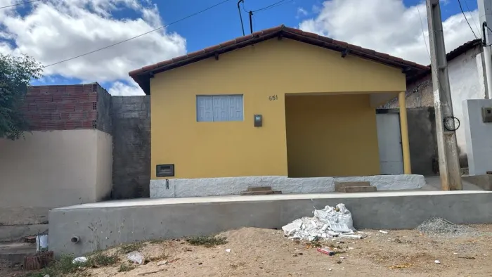 Casa solta nos dois lados 