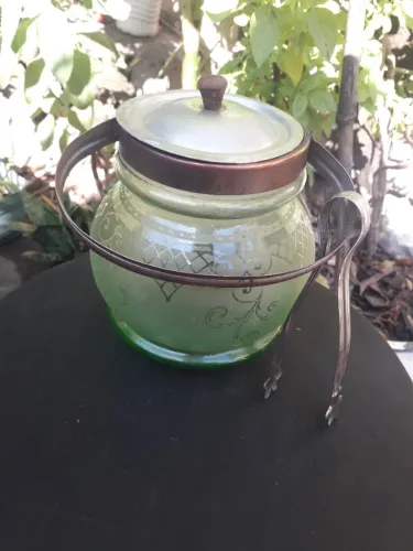 Vendo uma Antiga e Linda Biscoiteira em Vidro na Cor Verde Jateado dos Anos 60.
