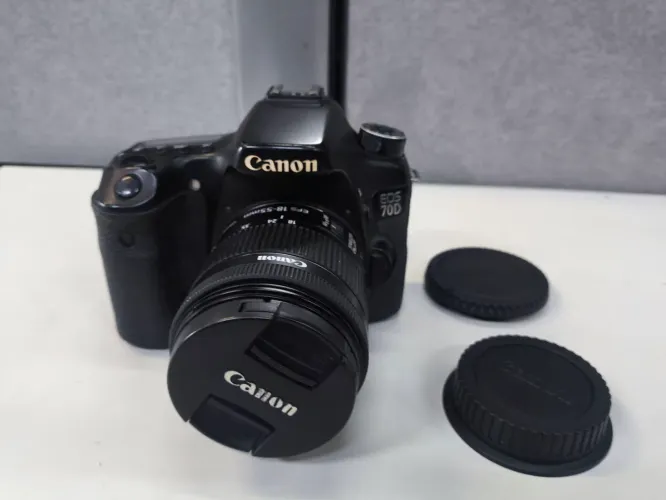 Câmera Canon 70 D com carregador bateria, wi-fi tela retrátil e Touch Screen funcionando