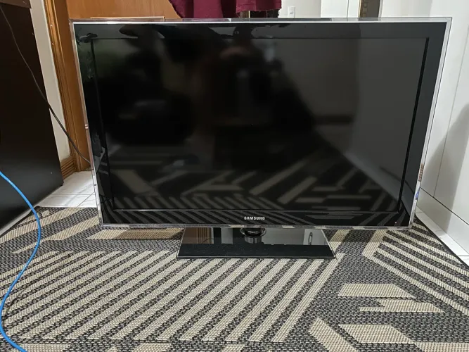 Vendo TV LCD Samsung Série 550.