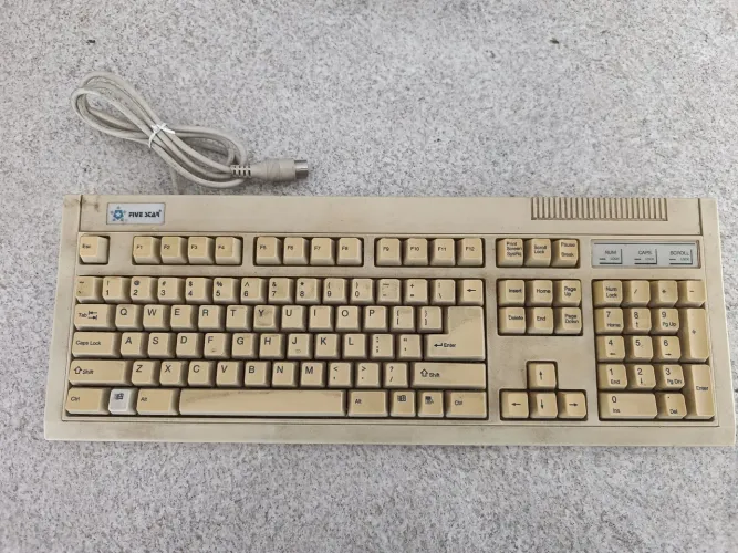 Teclado five star relíquia. 