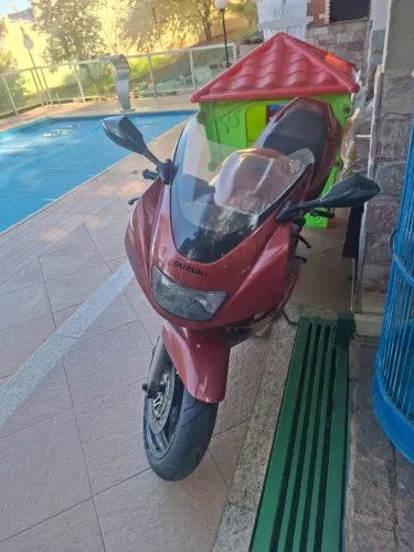 Suzuki RF900R