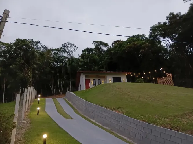VENDO CASA NOVA - AC. TROCAS