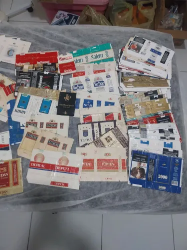 Coleção de embalagens de cigarros antigas