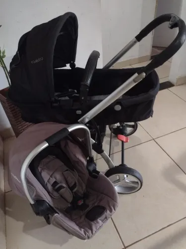 Carrinho moisés+ bebê conforto