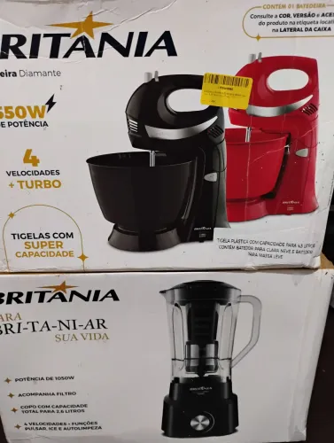 Batedeira e liquidificador novos na caixa nunca usado com nota fiscal ,voltagem 130v