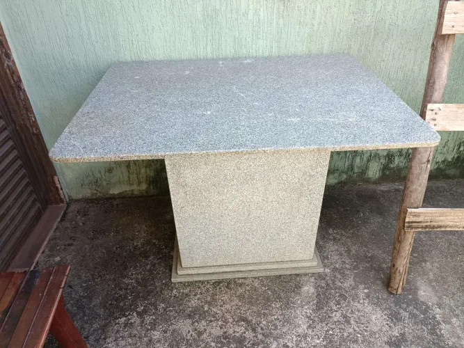 Vende-se mesa de pedra nunca usada excelente