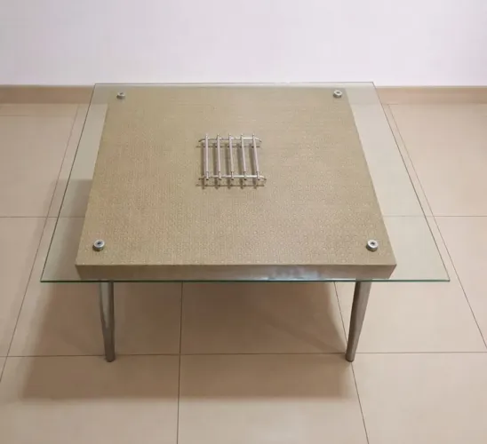 Mesa Linda em metal/MDF tampo de vidro