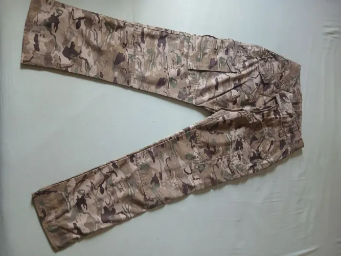 Calça e camisa tática