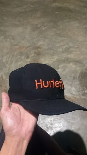 bone da hurley letreiro