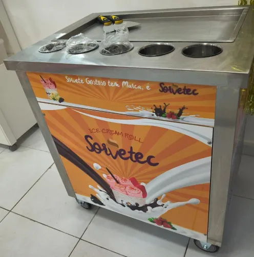 Máquina de sorvete na chapa.