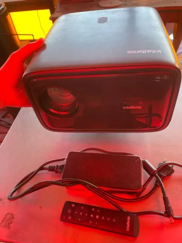 Projetor Intelbras PFL7560 Full Hd Wi-fi 8000 Lumens Cor Preto