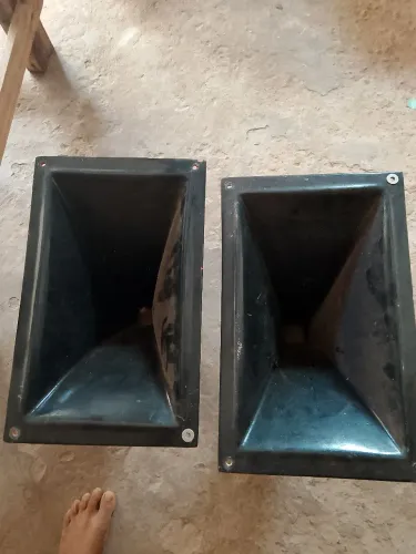 Vendo duas bocas de cornetas em fibra f15