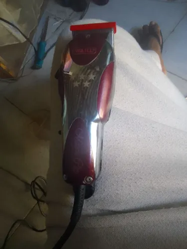 Máquina de cortar cabelo profissional 