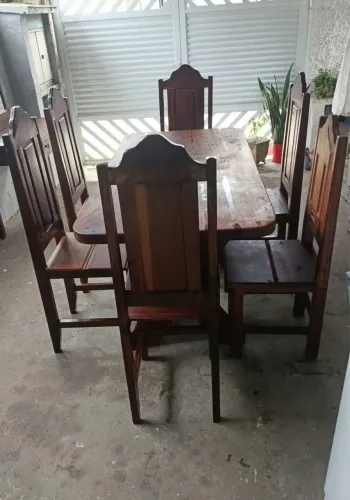 Mesa de jantar em madeira maciça + 6 cadeiras