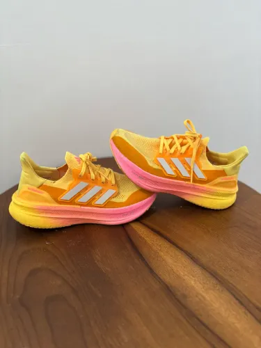 tênis de corrida Adidas Ultraboost 5