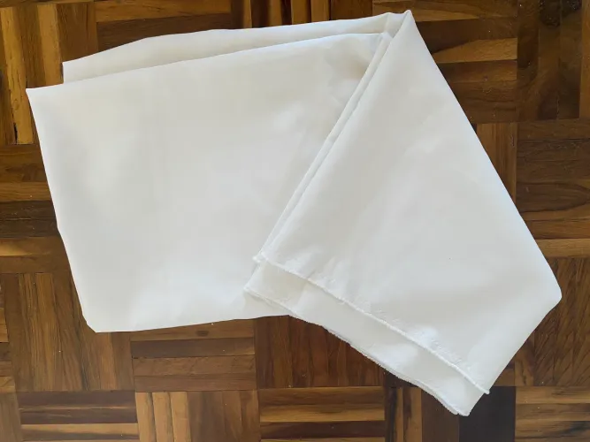 Tecido lycra branca em velas para decoração