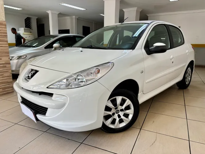 Peugeot 207 Active 1.4 Flex 8V 5P 2014