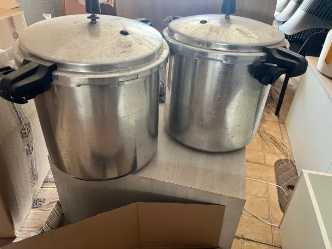 Duas panelas de pressão 20 litros Nigro
