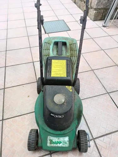 Maquina de cortar grama. TRAPP