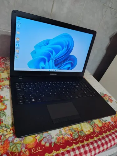 Notebook Samsung Celeron Nova geração DDR4 Com NVMe SSD Ideal trabalhos e estudos 