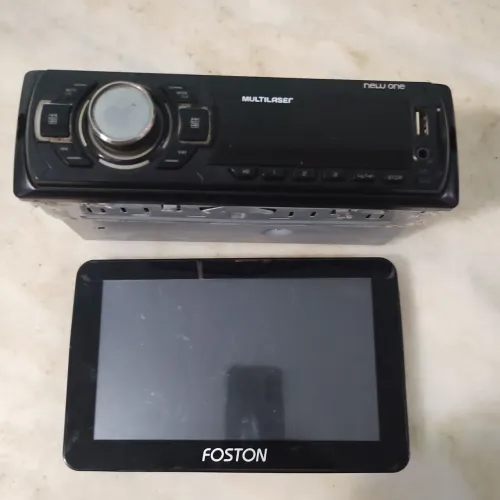 Vendo esse kit som e gps com tv para carro