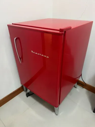 Frigobar retrô Brastemp vermelho
