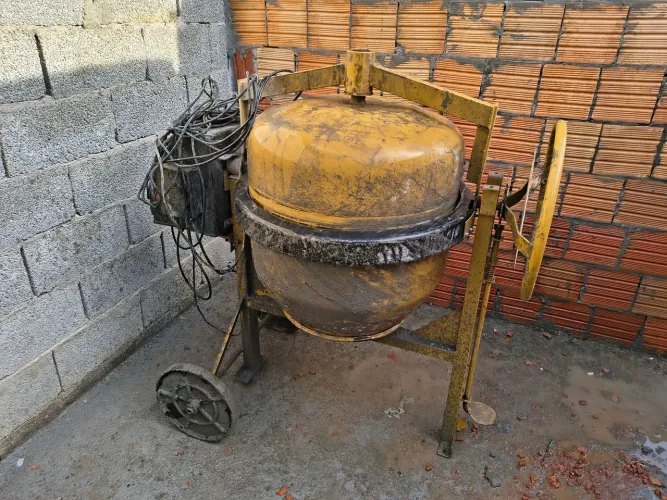Betoneira 150 em bom estado 