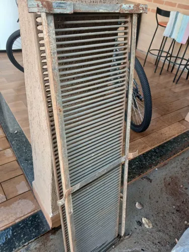 Vendo grelha ferro bem reforçada..está nova 