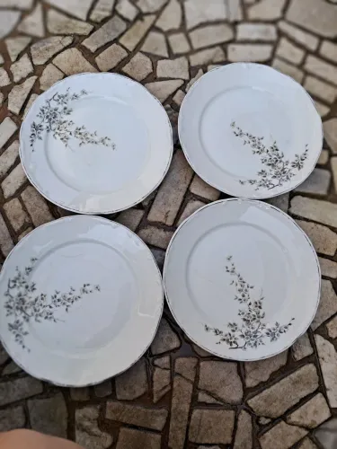 Lote 4 Pratos Antigos de Porcelana Steatita - Floral e Filete de Ouro (Anos 50/60)
