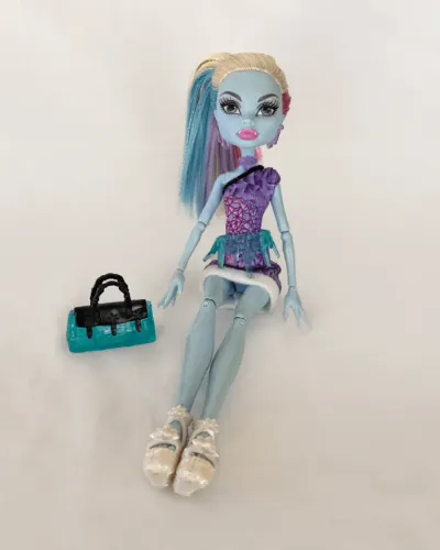 Boneca Monster High Abbey Bominable Scaris - (completa)