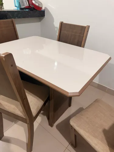 Mesa com cadeiras