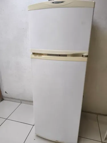 Geladeira Brastemp 330 litros Frost Free, não está ligando