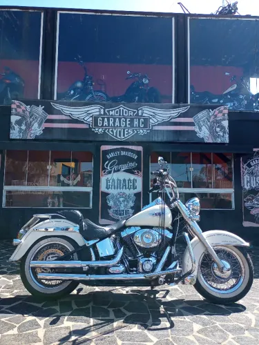 Softail de Luxe Harley Davidson impecavél com Vances Hines 
