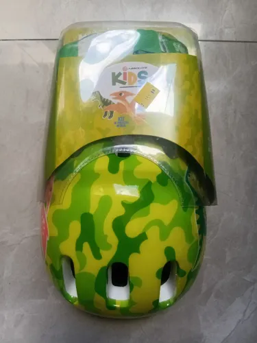 Kit ciclismo infantil com capacete, joelheira e cotoveleira novos