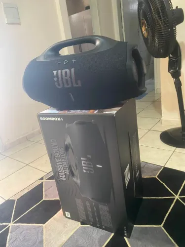Caixa jbl bombox 4 nova na caixa tirei so pra tira fotos