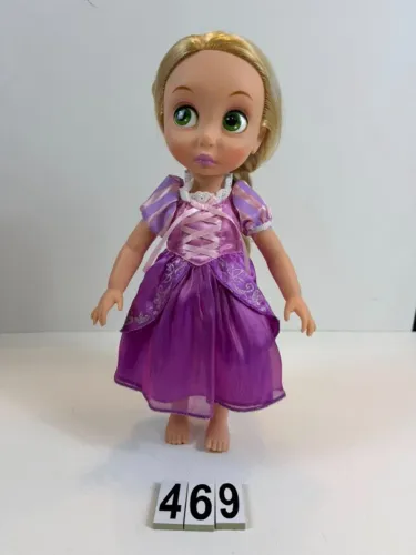 RAPUNZEL DISNEY ANIMATORS SEM O PET , TEM UMA MANCHINA NA TESTA