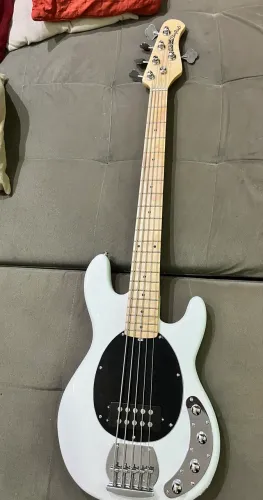 Baixo Music Man 5 cordas