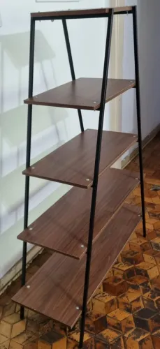 ESTANTE DE MDF E AÇO COM PARAFUSOS (Usada)