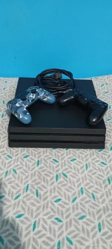 Vendo PS4 Pro de 1Tb de memória