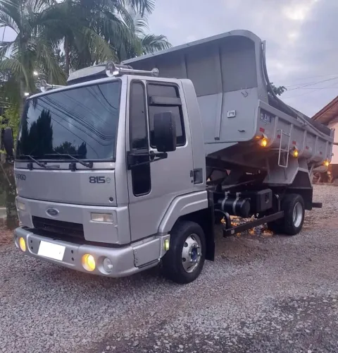 Ford cargo 815e/caçamba/2011